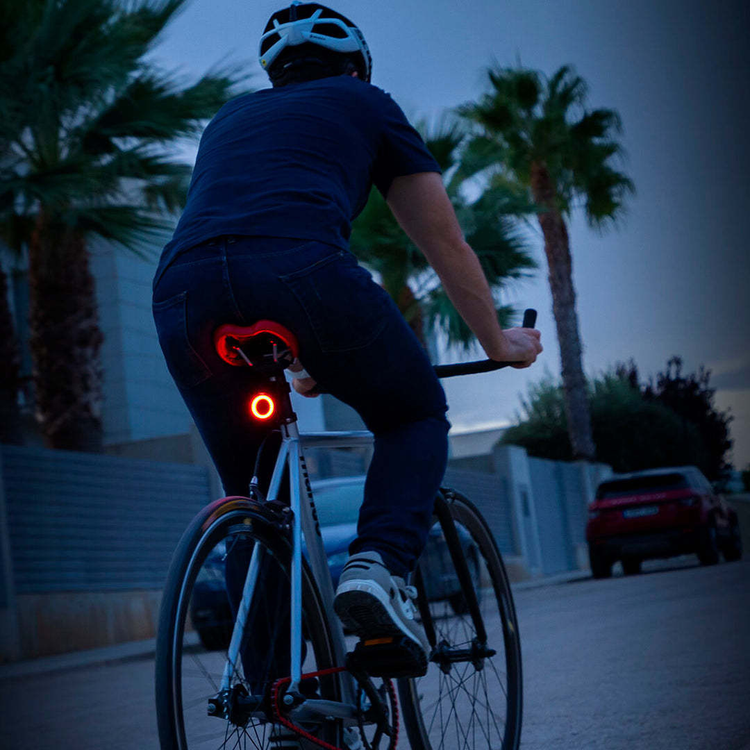 Feu Arrière De Vélo Livoo XMVM101 - Rechargeable USB - Détecteur De Freinage - 4 Modes - Étanche IP66